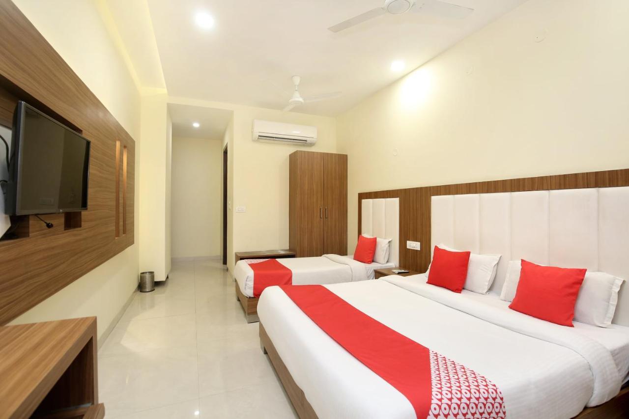 Capital O 8510 Welcome Inn Amritsar Buitenkant foto