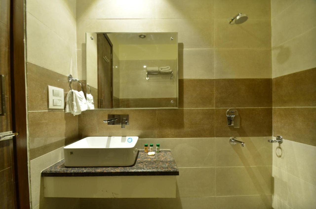 Capital O 8510 Welcome Inn Amritsar Buitenkant foto